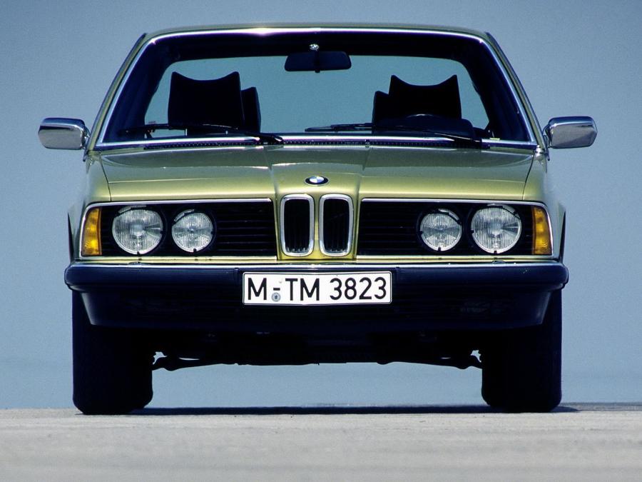 BMW 735i 1979 года  (фото 1 из 4)
